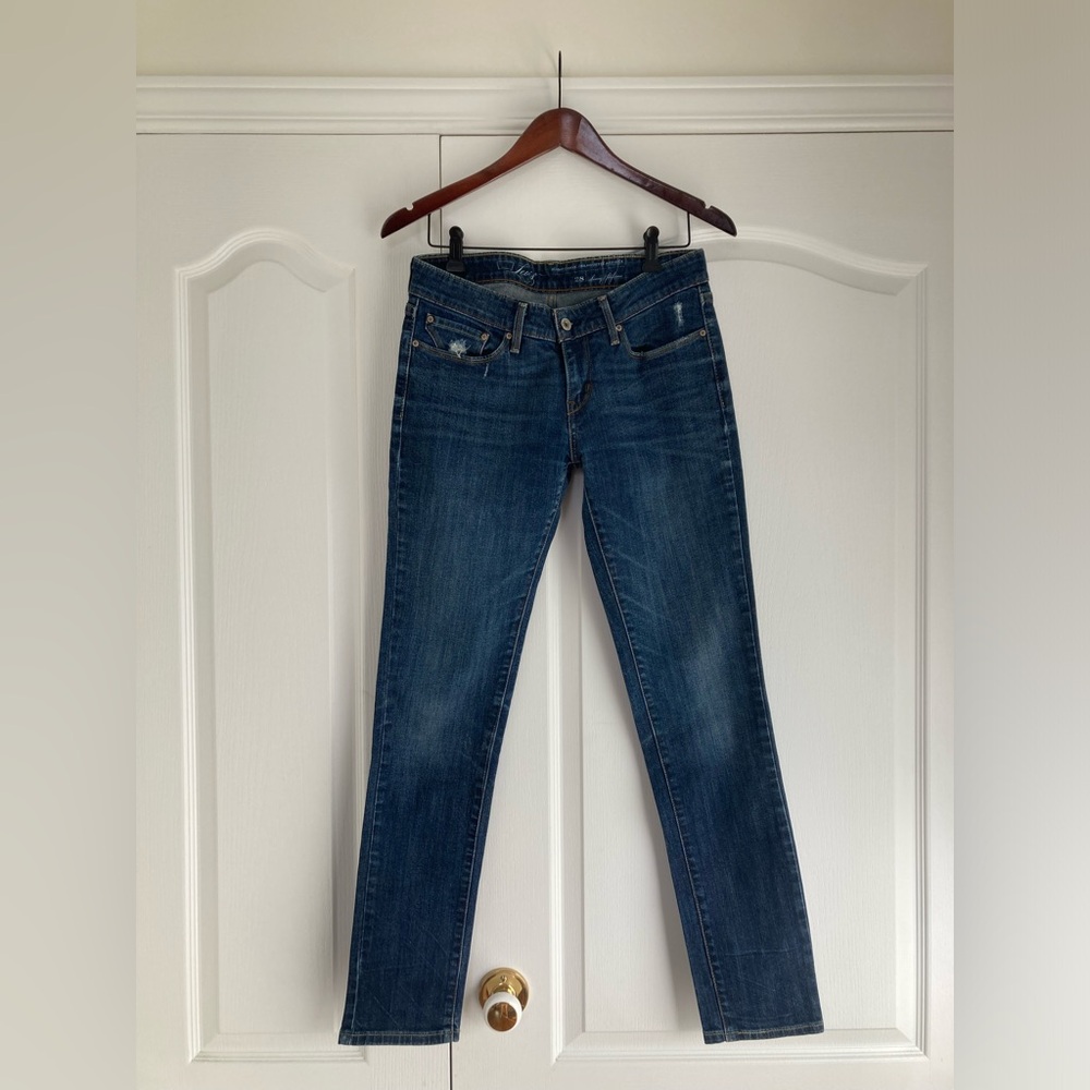 Levi’s low rise skinny jean, size 28